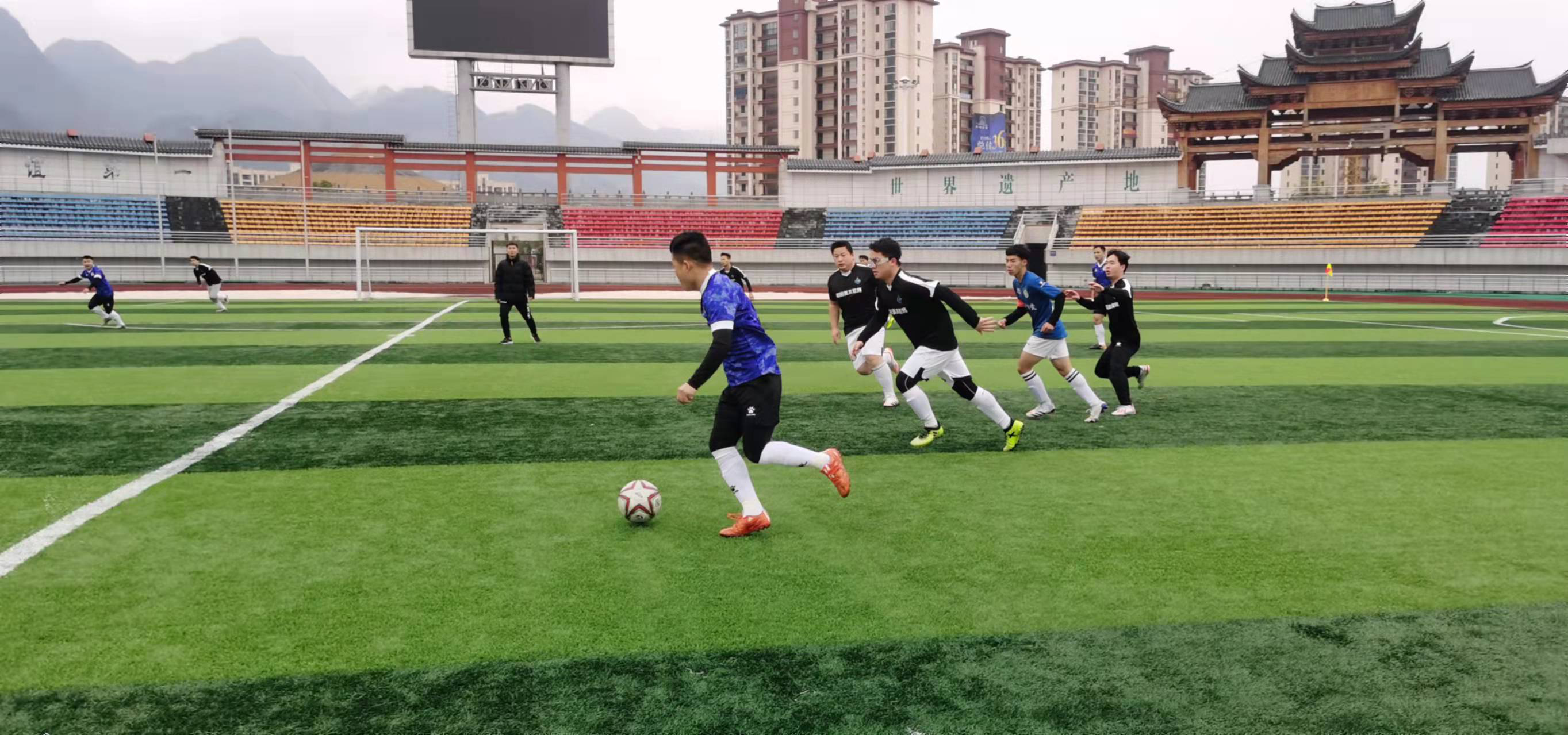 更加凸显中 更加凸显中