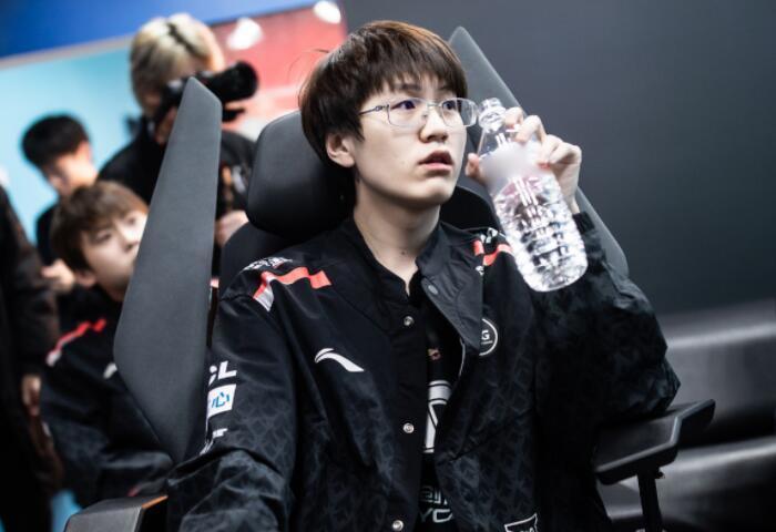 力新秀之间 力新秀之间