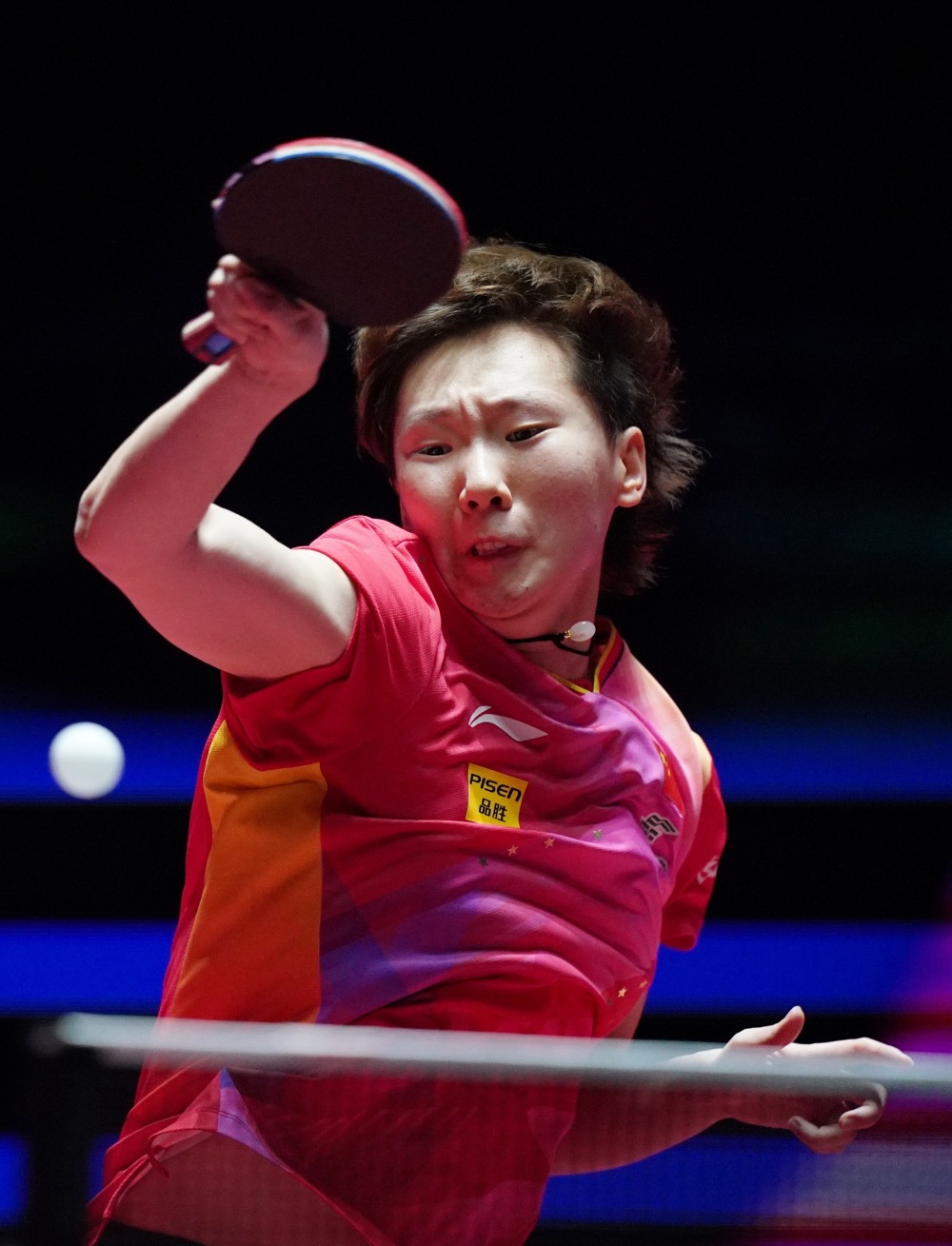 通过降低持 通过降低持