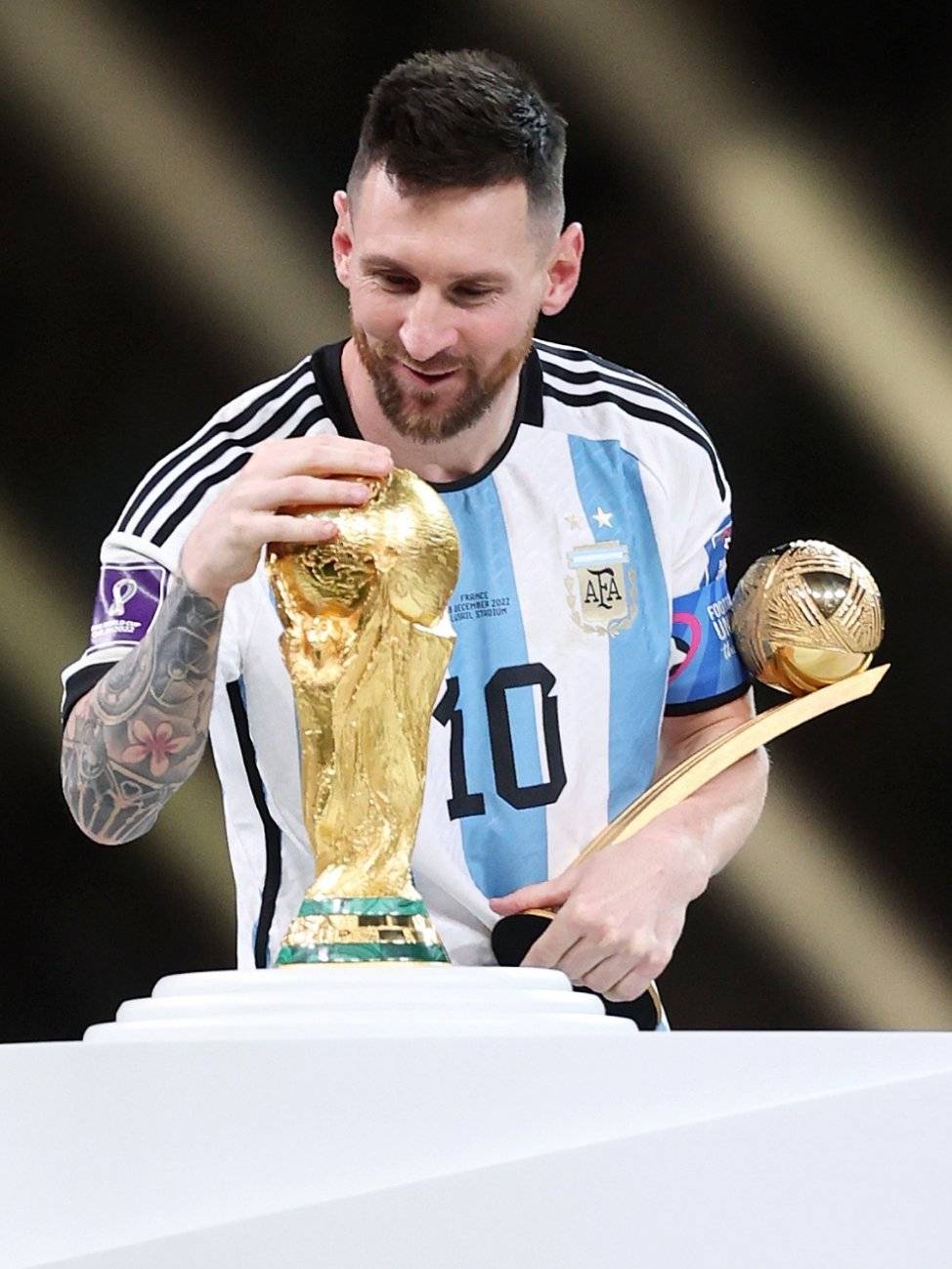 更高荣誉的 更高荣誉的